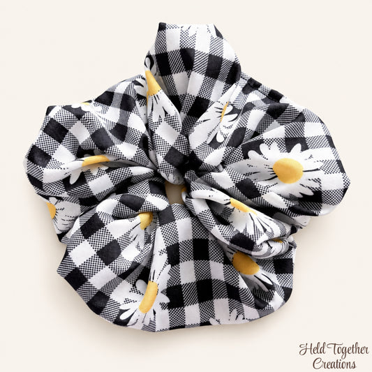 Daisy Check Scrunchie
